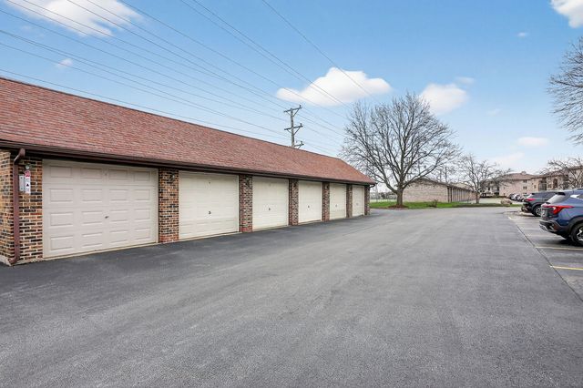 13911 Laramie Avenue 122, Crestwood, IL 60418