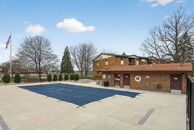 13911 Laramie Avenue 122, Crestwood, IL 60418