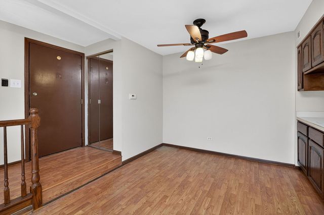 13911 Laramie Avenue 122, Crestwood, IL 60418