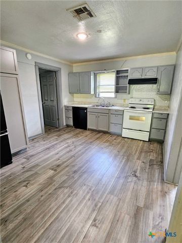 105 & 109 E Leon Street, Gatesville, TX 76528