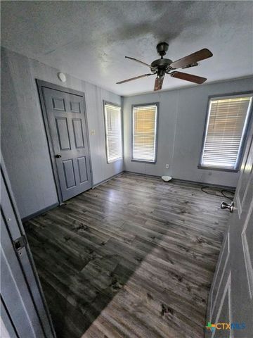 105 & 109 E Leon Street, Gatesville, TX 76528