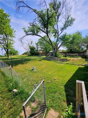 105 & 109 E Leon Street, Gatesville, TX 76528