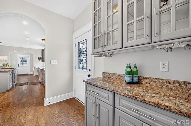 407 E Argonne Drive, Kirkwood, MO 63122