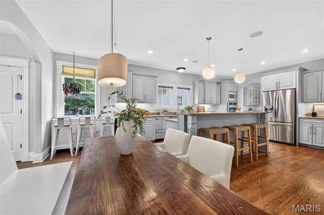 407 E Argonne Drive, Kirkwood, MO 63122