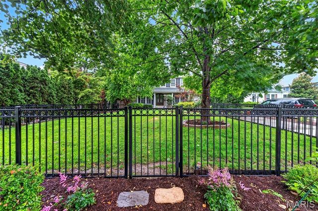 407 E Argonne Drive, Kirkwood, MO 63122