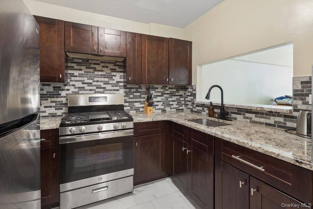 94-11 59th Avenue D9, Elmhurst, NY 11373 — photo 2