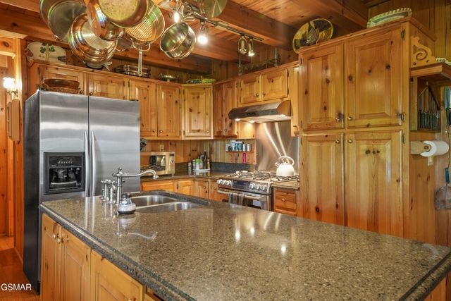 3694 Marian Lake Way, Sevierville, TN 37862