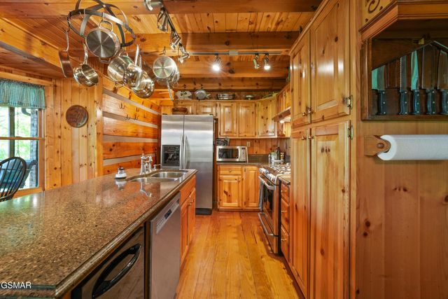 3694 Marian Lake Way, Sevierville, TN 37862