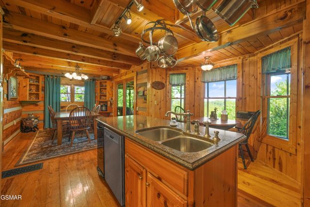 3694 Marian Lake Way, Sevierville, TN 37862