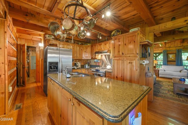 3694 Marian Lake Way, Sevierville, TN 37862