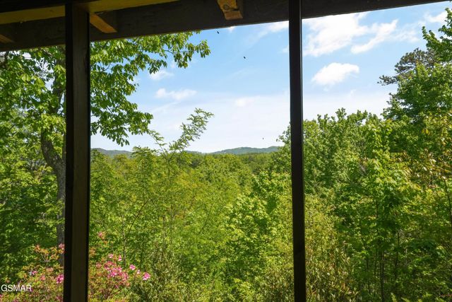 3694 Marian Lake Way, Sevierville, TN 37862