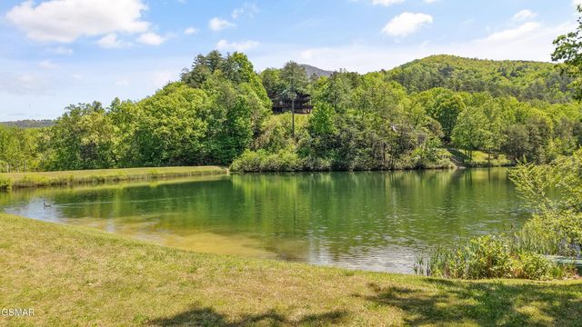 3694 Marian Lake Way, Sevierville, TN 37862