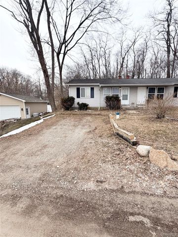 6279 Buckshore Drive Drive, Hamburg Township, MI 48189
