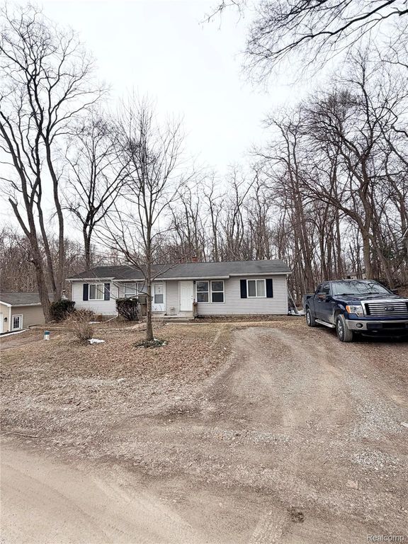 6279 Buckshore Drive Drive, Hamburg Township, MI 48189