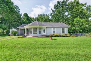 199 Moore Ln, Dowelltown, TN 37059