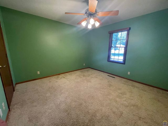 1225 Presby Dr, Emporia, KS 66801