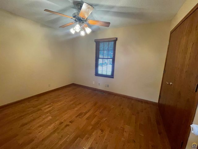 1225 Presby Dr, Emporia, KS 66801