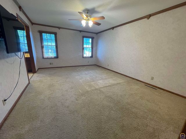 1225 Presby Dr, Emporia, KS 66801