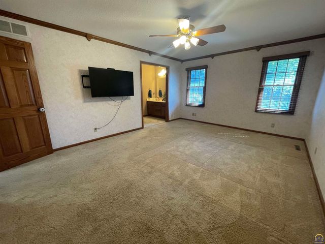 1225 Presby Dr, Emporia, KS 66801