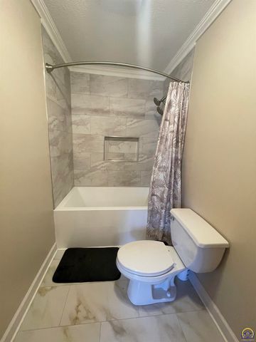 1225 Presby Dr, Emporia, KS 66801