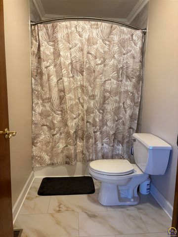 1225 Presby Dr, Emporia, KS 66801