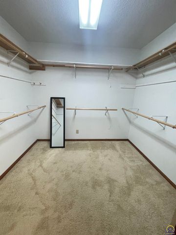 1225 Presby Dr, Emporia, KS 66801