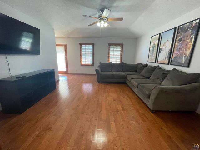 1225 Presby Dr, Emporia, KS 66801