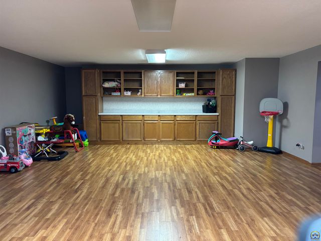 1225 Presby Dr, Emporia, KS 66801