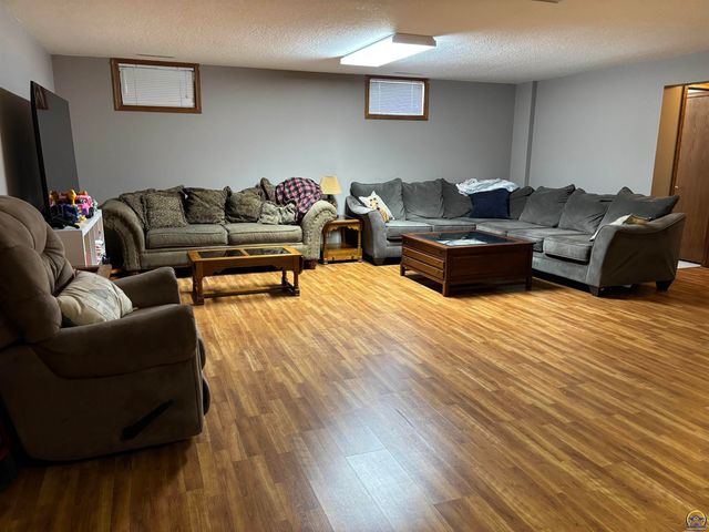 1225 Presby Dr, Emporia, KS 66801