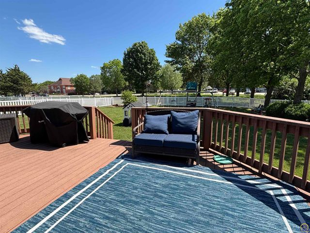 1225 Presby Dr, Emporia, KS 66801