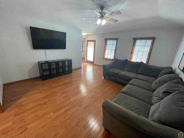 1225 Presby Dr, Emporia, KS 66801