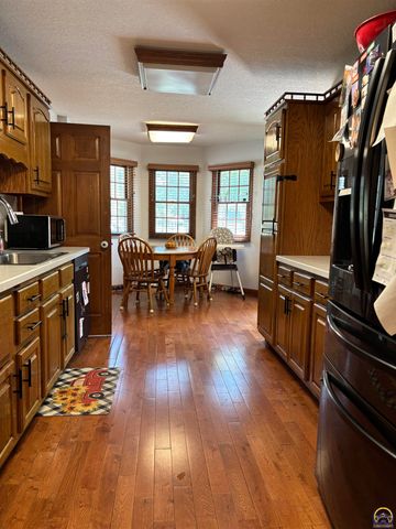 1225 Presby Dr, Emporia, KS 66801