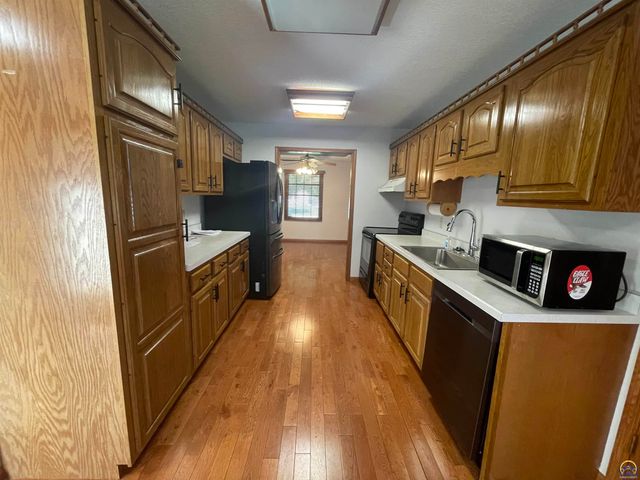 1225 Presby Dr, Emporia, KS 66801