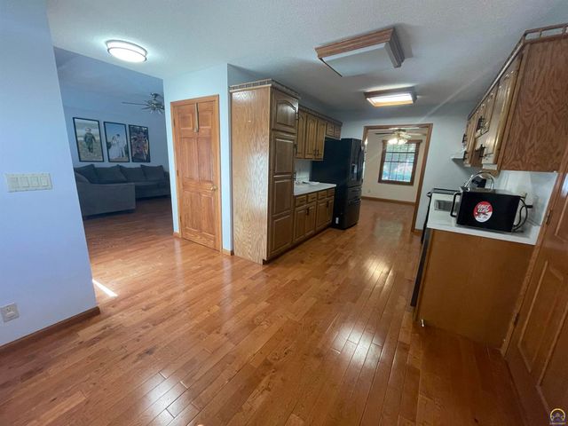 1225 Presby Dr, Emporia, KS 66801