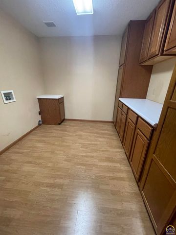 1225 Presby Dr, Emporia, KS 66801