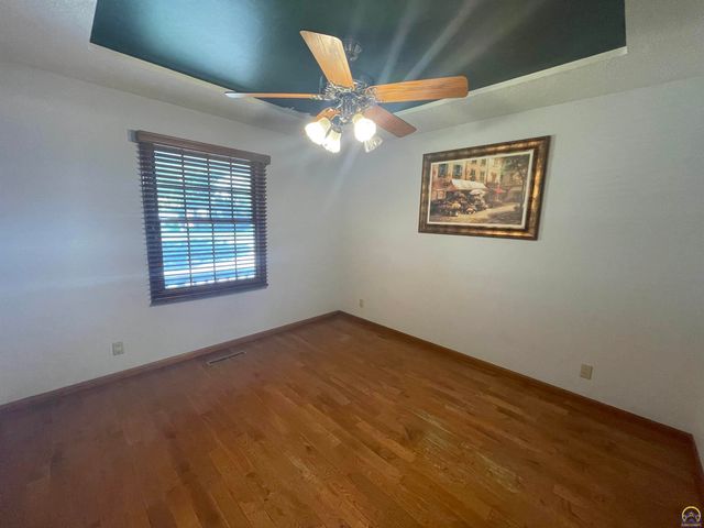 1225 Presby Dr, Emporia, KS 66801