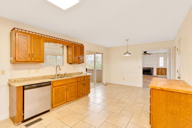 6 Stacey Circle, Signal Mountain, TN 37377