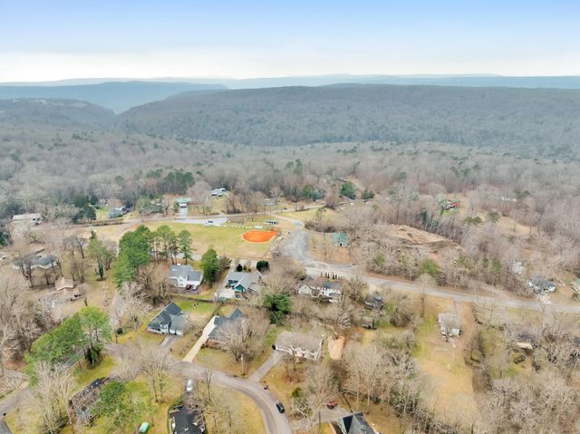 6 Stacey Circle, Signal Mountain, TN 37377