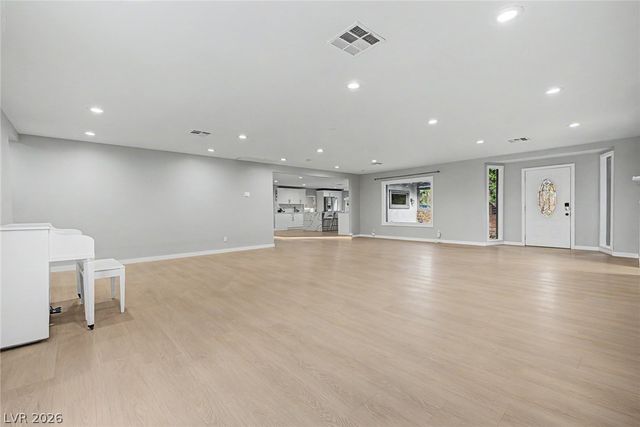 1572 Santa Anita Drive, Las Vegas, NV 89119