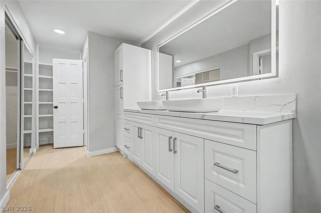 1572 Santa Anita Drive, Las Vegas, NV 89119