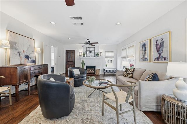 4325 Locke Avenue, Fort Worth, TX 76107