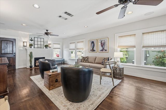 4325 Locke Avenue, Fort Worth, TX 76107