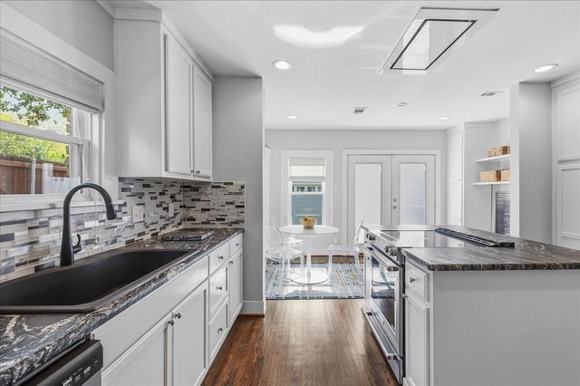 4325 Locke Avenue, Fort Worth, TX 76107