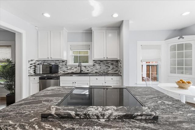 4325 Locke Avenue, Fort Worth, TX 76107