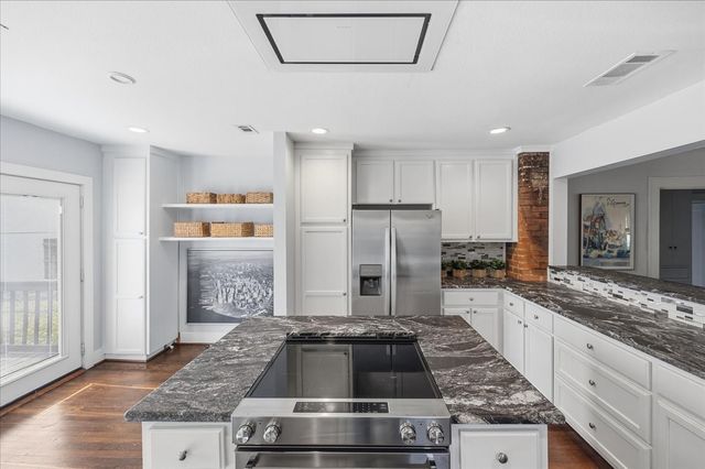 4325 Locke Avenue, Fort Worth, TX 76107