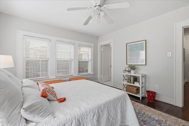 4325 Locke Avenue, Fort Worth, TX 76107