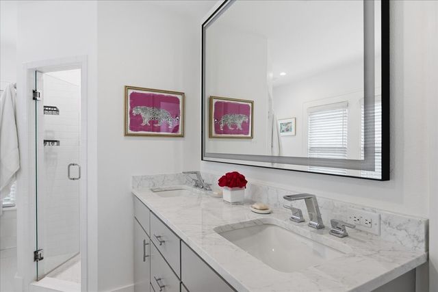 4325 Locke Avenue, Fort Worth, TX 76107