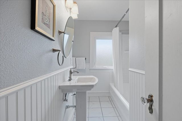 4325 Locke Avenue, Fort Worth, TX 76107