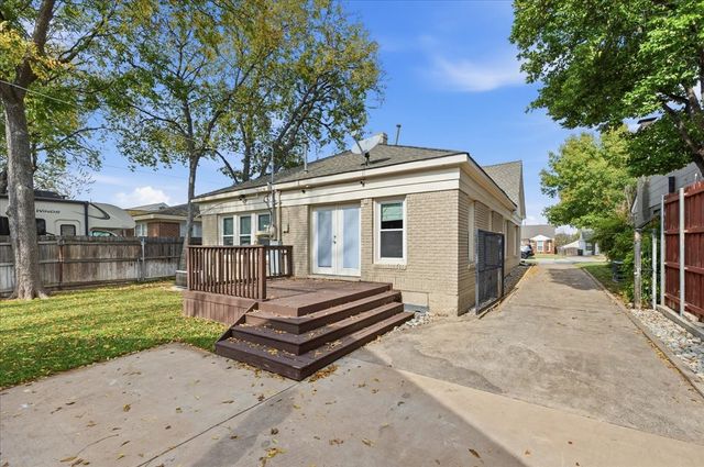 4325 Locke Avenue, Fort Worth, TX 76107