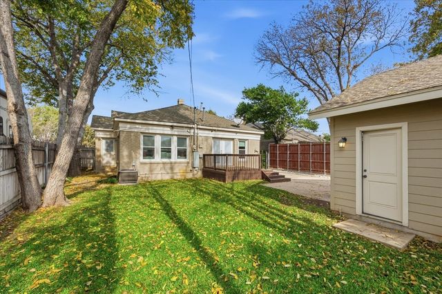 4325 Locke Avenue, Fort Worth, TX 76107